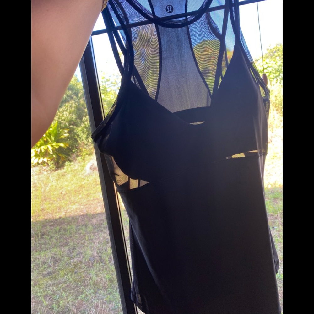 Lululemon tank top with bra included